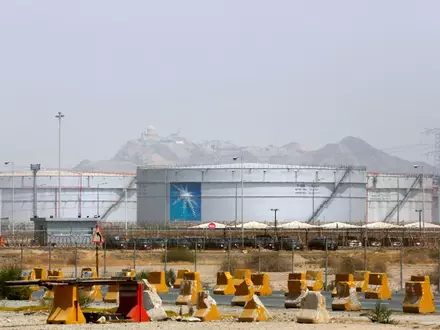 Im Osten Saudi-Arabiens gerät der Ölkonzern Aramco erneut unter Beschuss. (Archivbild) - Foto: Amr Nabil/AP/dpa