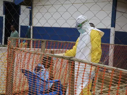 Die Nachverfolgung von Kontakten ist in der Ebola-Bekämpfung elementar. - Foto: Sebastien Kitsa Musayi/AP/dpa