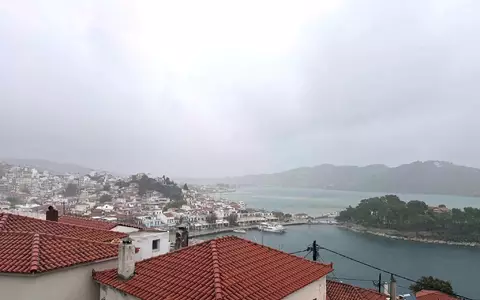 Auf der Urlaubsinsel Skiathos fiel wegen des Unwetters der Strom aus. (Archivbild) - Foto: Diane Gore/dpa