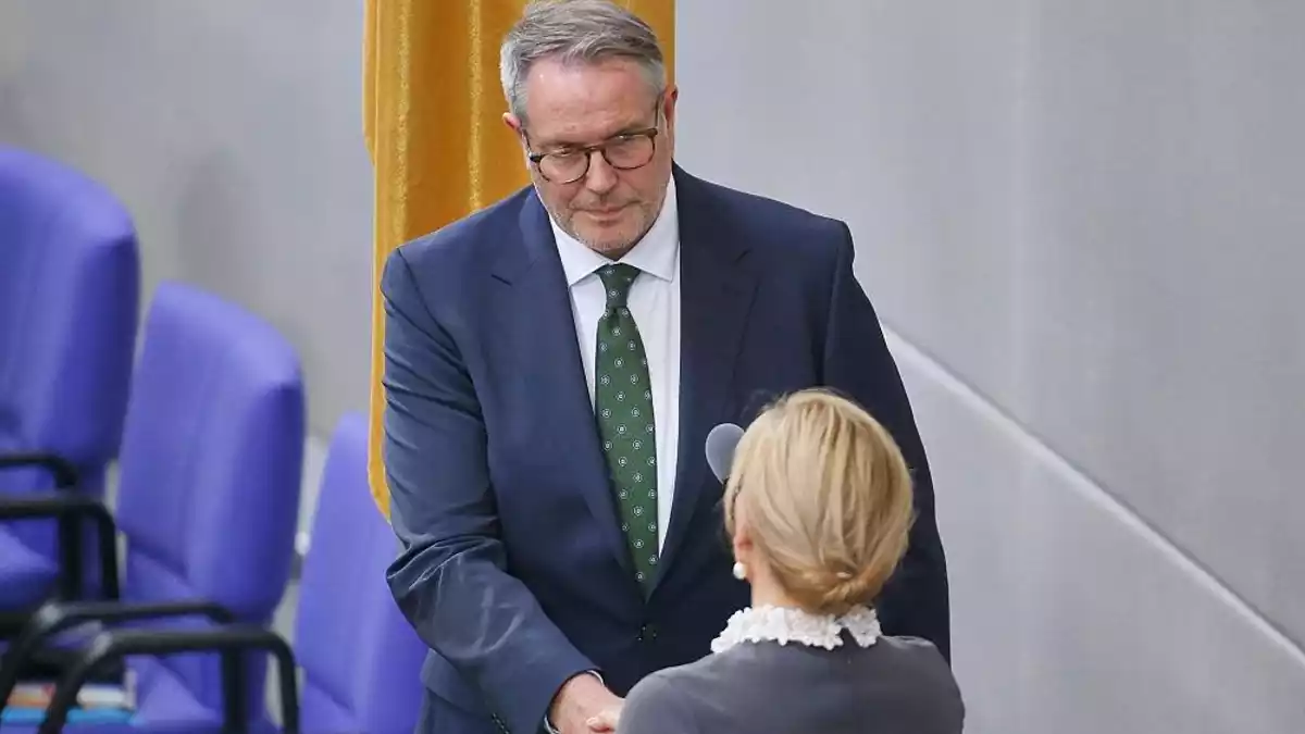 Schweitzer als Arbeitsminister vereidigt