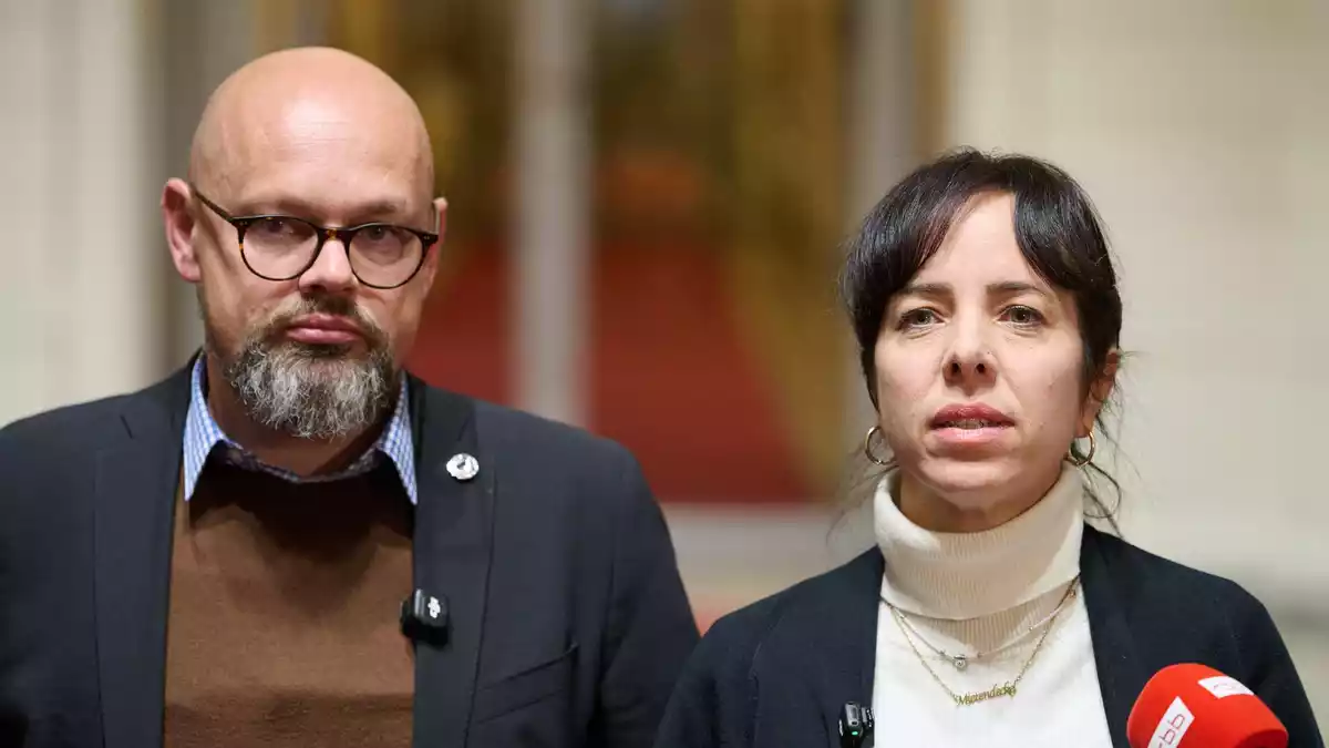 Elif Eralp (re.) und Tobias Schulze leiten die Linke-Fraktion im Berliner Abgeordnetenhaus. - Bild: Soeren Stache/dpa