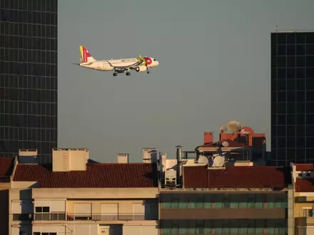 Die Lufthansa ist dem Einstieg bei der portugiesischen Airline Tap einen wichtigen Schritt näher gekommen.  - Foto: Armando Franca/AP/dpa