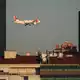 Die Lufthansa ist dem Einstieg bei der portugiesischen Airline Tap einen wichtigen Schritt näher gekommen.  - Bild: Armando Franca/AP/dpa