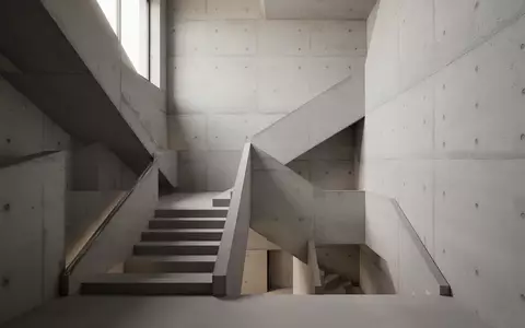 Moderne, minimalistische Betontreppe in einem Gebäude mit klaren architektonischen Linien und natürlichem Lichteinfall. - Foto: über boerse-global.de