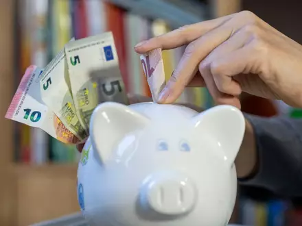 Kinder sollen künftig Geld vom Staat bekommen, um Vermögen fürs Alter aufzubauen. (Illustration) - Foto: Hendrik Schmidt/dpa