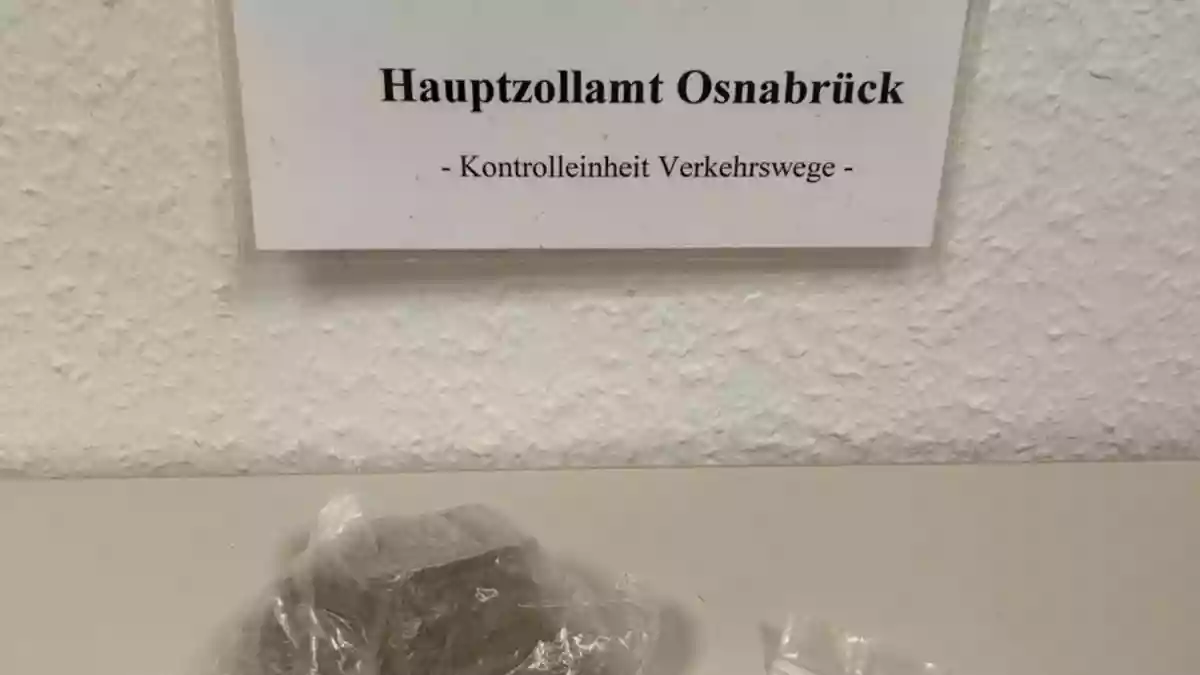 HZA-OS: Ungefähr 110 Gramm mutmaßliches Heroin versteckt im Genitalbereich/Fast 110 Gramm mutmaßliches Heroin und über ein Gramm mutmaßliches Kokain stellte das Hauptzollamt Osnabrück sicher - Bild: presseportal.de