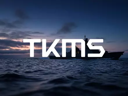 Silhouette eines modernen Marineschiffs auf dem Ozean bei Dämmerung, symbolisiert Verteidigungsindustrie und Kooperation. - Foto: über boerse-global.de