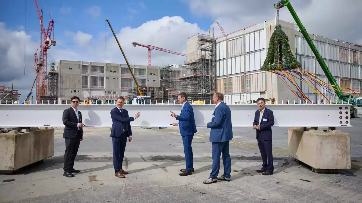 Der Produktionsstart in Desden ist für 2027 geplant.  - Bild: Robert Michael/dpa