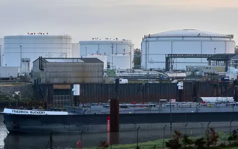 Über Rhein und Main kommt nur noch wenig Kerosin an den Frankfurter Flughafen.  - Foto: Thomas Frey/dpa