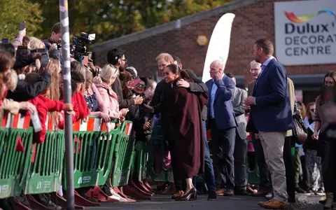 Harry und Meghan sind zurück in der britischen Öffentlichkeit. - Foto: Joe Giddens/PA Wire/dpa