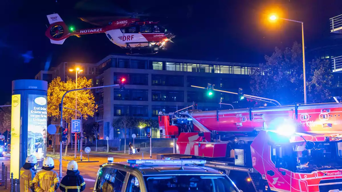 Bei der Rettung des 14-Jährigen war auch ein Hubschrauber im Einsatz. (Archivbild) - Bild: Jan Ohmen/dpa