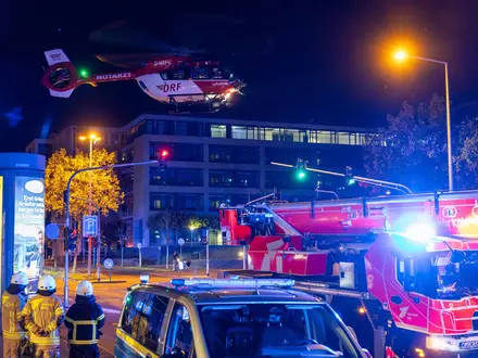 Bei der Rettung des 14-Jährigen war auch ein Hubschrauber im Einsatz. (Archivbild) - Foto: Jan Ohmen/dpa