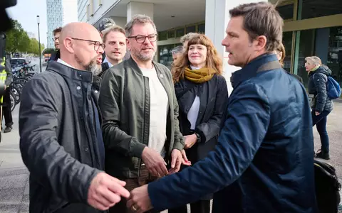 Vertreterinnen und Vertreter der Berliner Parteispitzen von Linken, Grünen und SPD haben sich erneut im Haus der Statistik in Berlin getroffen.  - Foto: Sebastian Christoph Gollnow/dpa
