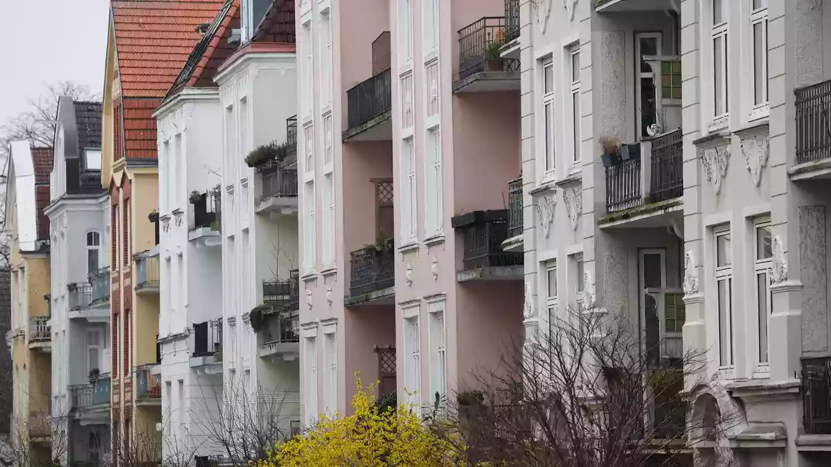 Unter den deutschen Großstädten sind Angebotsmieten in Hamburg am stärksten gestiegen. (Archivbild)  - Bild: Christian Charisius/dpa