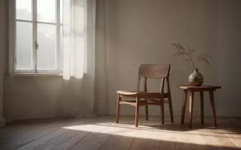 Ein ruhiger, minimalistisch eingerichteter Raum mit weichem Tageslicht, das durch ein Fenster fällt und eine friedliche Atmosphäre schafft. - Foto: über boerse-global.de