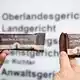 Wacker hat den Haferriegel «Monnemer Quadrat Bio» zeitweise aus dem Sortiment genommen und durch den «Monnemer Klageriegel» ersetzt - wegen drohender Schadenersatzforderungen. - Bild: Bernd Weißbrod/dpa
