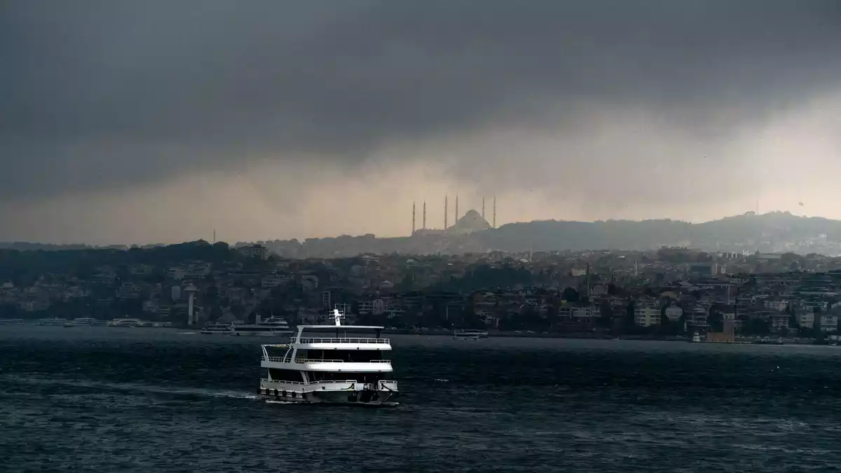 Starke Regenfälle sorgen in Istanbul für Überschwemmungen. (Archivbild) - Bild: Moe Zoyari/ZUMA Press Wire/dpa