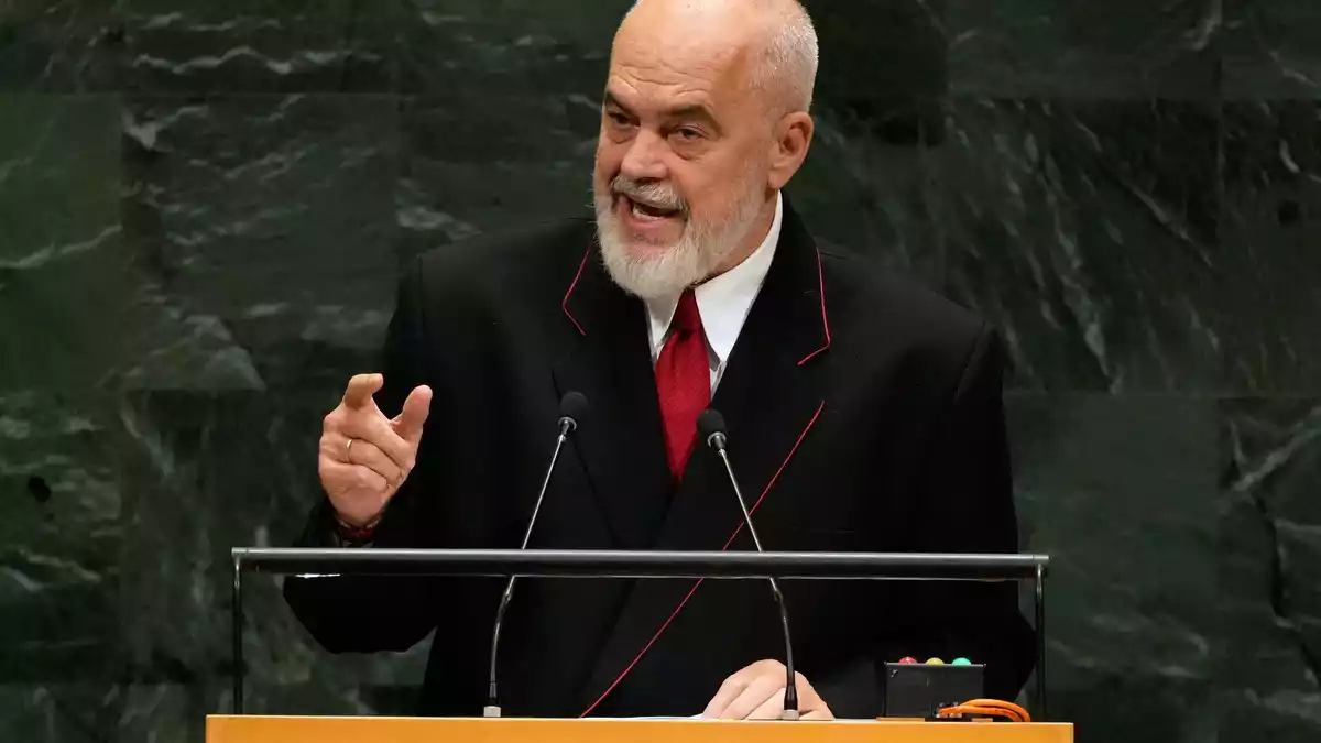 Hinter den Protesten gegen seine Regierung es sieht Albaniens Ministerpräsident Edi Rama Feinde der EU. (Archivbild) - Bild: Seth Wenig/AP/dpa