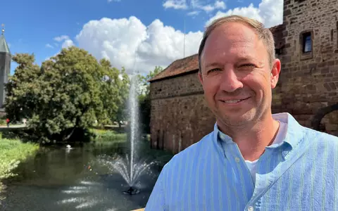 Bad Vilbel überrascht: Tobi Kämmerer entdeckt kreative Seiten der Quellenstadt - Foto: presseportal.de