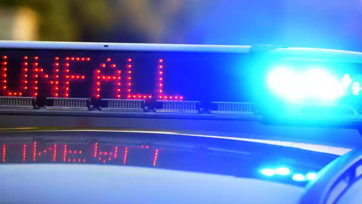 Der Lkw-Fahrer wurde bei dem Unfall nach Polizeiangaben nicht verletzt. (Symbolbild) - Bild: Stefan Puchner/dpa