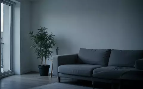 Symbolbild: helles, minimalistisch eingerichtetes Wohnzimmer - Foto: über boerse-global.de