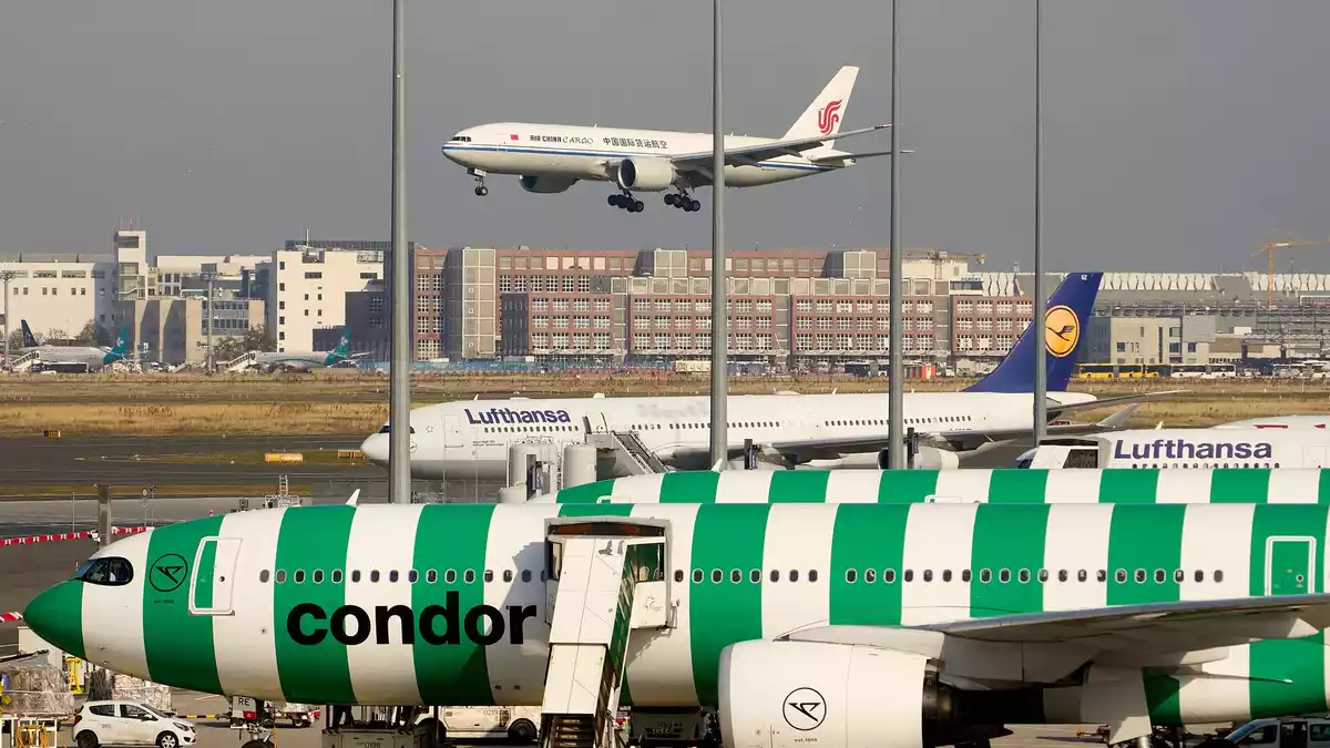Die Flüge am Frankfurter Flughafen laufen planmäßig.  - Bild: Thomas Frey/dpa