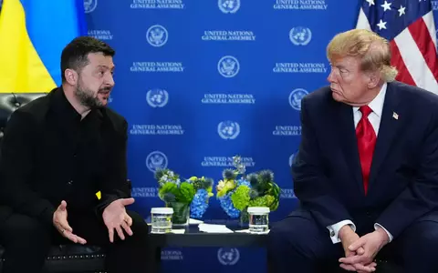 Erhöht der US-Präsident Donald Trump mit einer geringeren Weitergabe von Aufklärungsdaten und einer Starlink-Drosselung den Druck auf den ukrainischen Präsidenten Wolodymyr Selenskyj? (Archivbild) - Foto: Julia Demaree Nikhinson/AP/dpa