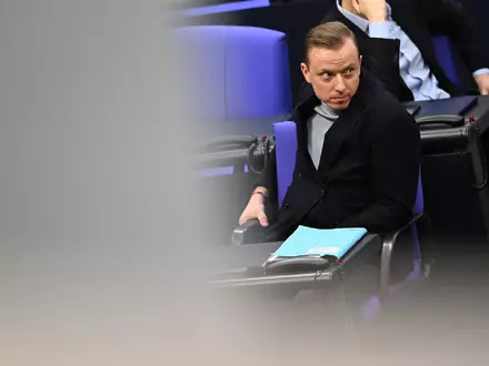 Gegen den 33-jÀhrigen Ahmetovic werde wegen des Tatvorwurfs der Beihilfe zu wettbewerbsbeschrÀnkenden Absprachen bei Ausschreibungen in Tateinheit mit Verletzung von GeschÀftsgeheimnissen ermittelt, sagte ein Sprecher der Staatsanwaltschaft Hannover der Deutschen Presse-Agentur. (Archivbild) - Foto: Michael Brandt/dpa