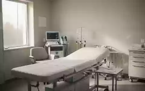 Ein heller, moderner Behandlungsraum in einer Klinik mit medizinischer Ausstattung in neutralem Licht. - Foto: über boerse-global.de