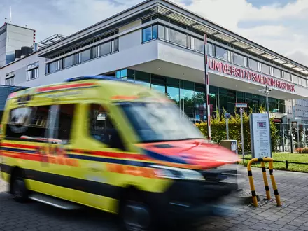 Rettungsdienste und Notaufnahmen sind oft überlastet, nun soll eine Reform helfen. (Symbolfoto) - Foto: Jens Büttner/dpa