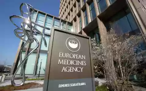 Die EMA gibt grünes Licht für das Mittel eines US-Herstellers. - Foto: Peter Dejong/AP/dpa