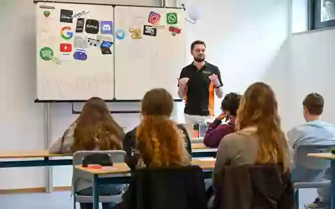 Weniger Bildschirmzeit, mehr echtes Leben: VIACTIV bringt Mediensucht-Prävention ans Städtische Gymnasium Olpe - Foto: presseportal.de