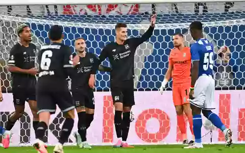 Patrik Schick hatte nach zwei verwandelten Elfmetern Grund zum Jubel. - Foto: Jakub Kaczmarczyk/PAP/dpa