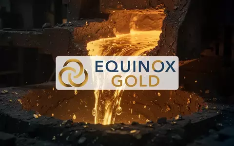 Flüssiges Gold in einer dunklen Gießerei als Symbol für die Erholung des Edelmetallmarktes. - Foto: über boerse-global.de