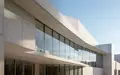 Moderne architektonische Fassade eines öffentlichen Gebäudes bei Tageslicht. - Foto: über boerse-global.de