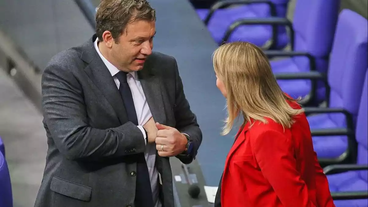 Hubertz stellt sich in SPD-Führungsdebatte hinter Klingbeil