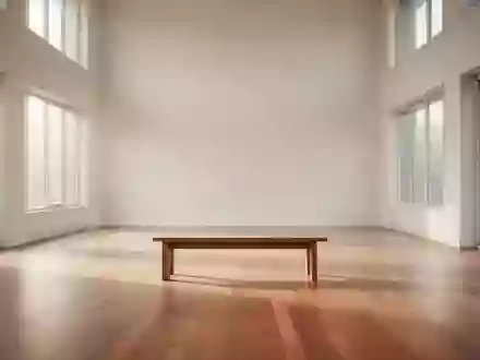 Ein heller, minimalistischer Raum mit Holzboden und natürlichem Lichteinfall, in dem eine leere Holzbank steht. - Foto: über boerse-global.de