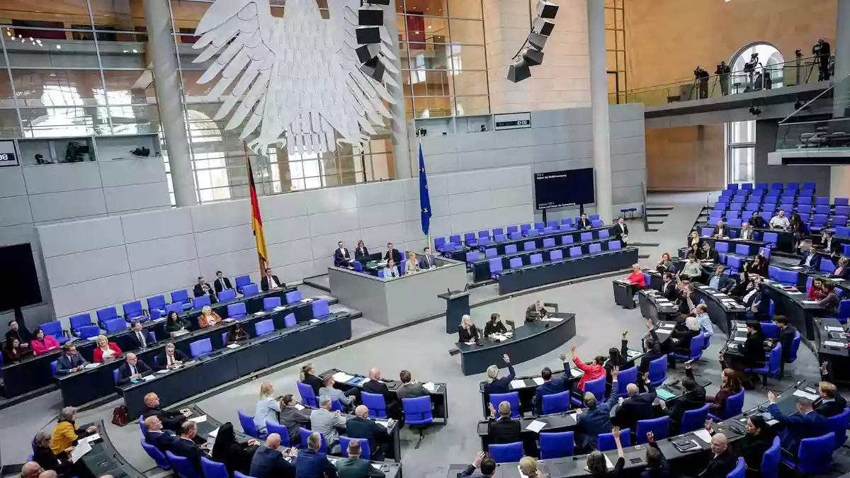 Abstimmung im Bundestag. - Bild: Kay Nietfeld/dpa