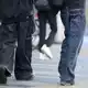 Bereits in den 1990er und 2000er Jahren waren die sogenannten Baggy Pants angesagt. Heute heißt der Trend allerdings «saggen». - Bild: Katharina Kausche/dpa