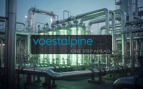 Moderne Industrieanlage zur Produktion von grünem Wasserstoff mit blauer und grüner Beleuchtung. - Foto: über boerse-global.de