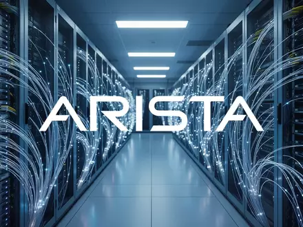 Abstraktes Bild eines modernen Rechenzentrums mit leuchtenden Glasfaserkabeln und Server-Racks für Cloud-Infrastruktur. - Foto: über boerse-global.de