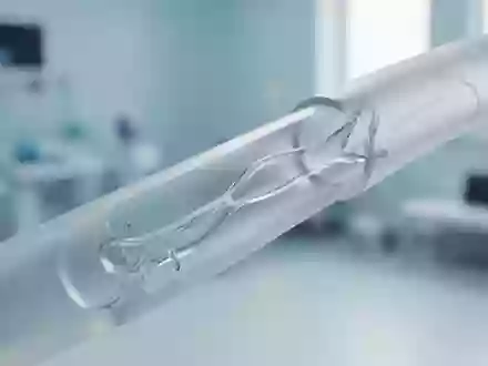 Eine stilisierte Darstellung eines Blutgefäßes in einer klinischen Umgebung zur Veranschaulichung der Gefäßgesundheit. - Foto: über boerse-global.de
