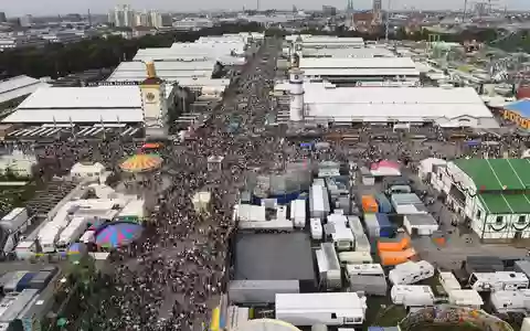 Vor Gericht ging es um die Frage, wie auf dem Oktoberfest die Festzelte an Betreiber vergeben werden. (Archivbild) - Foto: Felix Hörhager/dpa