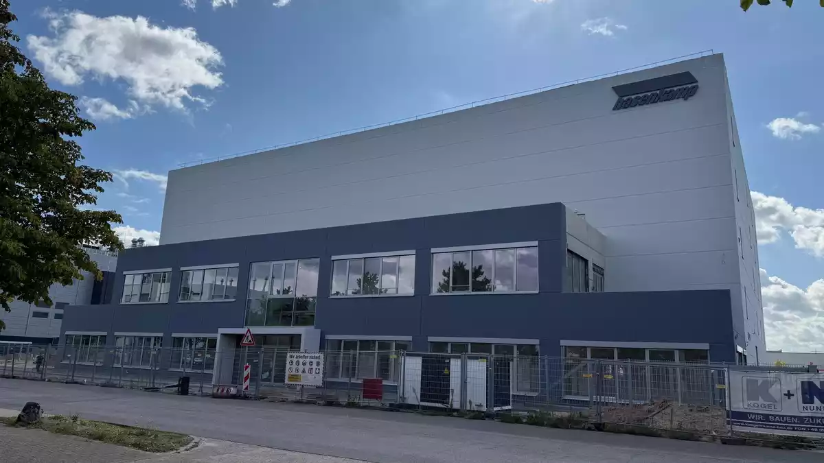 Hasenkamp eröffnet neues Kunstdepot im Rhein-Main-Gebiet / Neubau in Mörfelden-Walldorf bietet 12.000 Quadratmeter Lagerfläche für Kunst und Kulturgut - Bild: presseportal.de