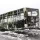 Der Bus brannte komplett aus.  - Bild: Daniel Löb/dpa