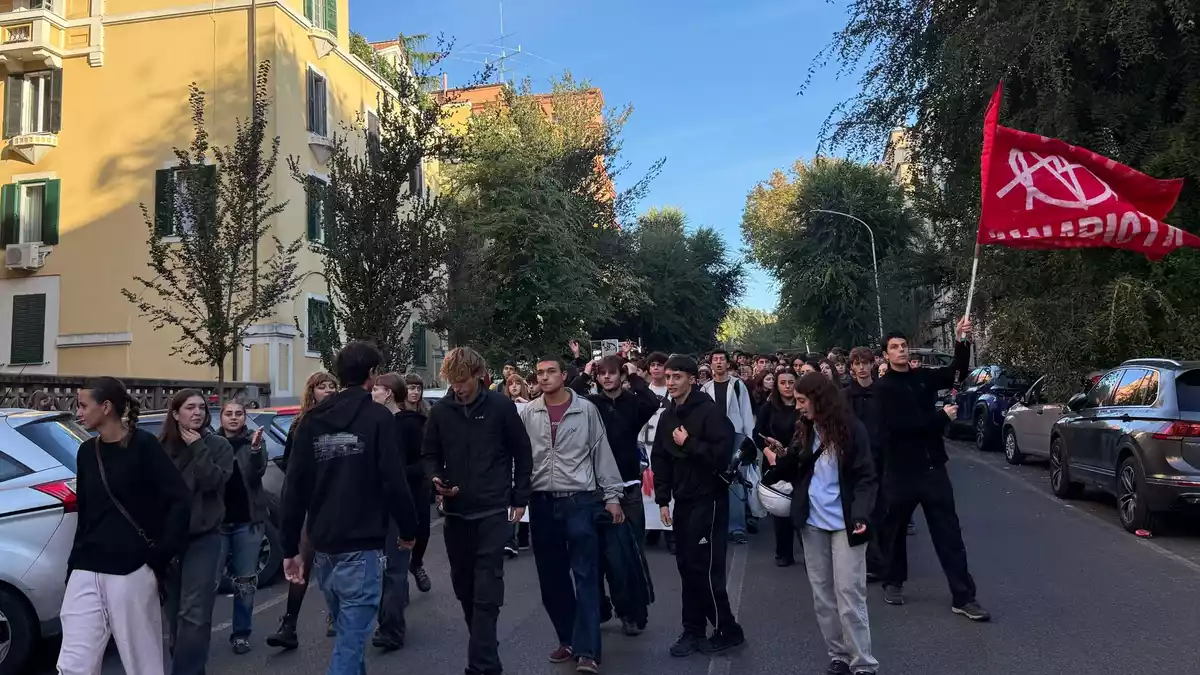 Auch in Italien gehen Schüler jetzt auf die Straßen. - Bild: Christoph Sator/dpa