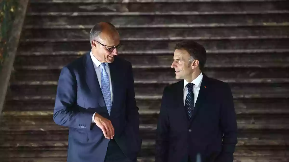 Haben eine deutsch-französische Einigung gefunden: Merz (l) und Macron. (Archivbild) - Bild: Oliver Berg/dpa