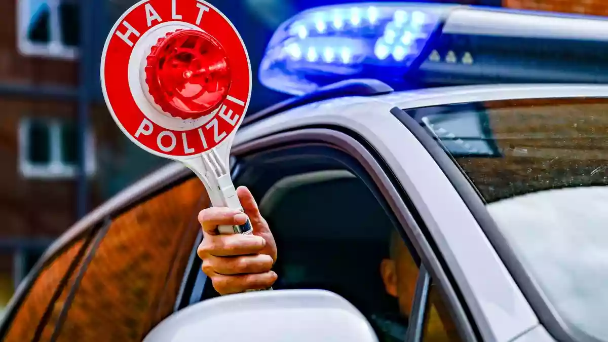 POL-KI: 260116.1 Kiel: Verkehrskontrollen decken zahlreiche Verstöße auf - 71 Fahrzeuge überprüft - Bild: presseportal.de