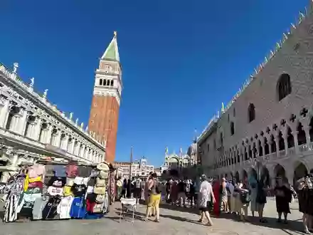 In diesem Jahr nahm Venedig mit dem Eintritt mehr als fünf Millionen Euro ein. (Archivbild) - Foto: Christoph Sator/dpa