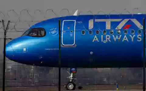 Der Flugverkehr über Italien ist beeinträchtigt. (Archivbild) - Foto: Luca Bruno/AP/dpa